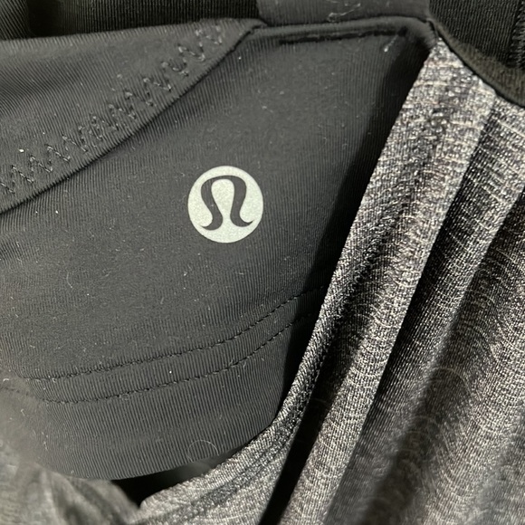 LULULEMON Tank Top BACK ON TRACK RUNNING LAYERED BUILT IN BRA black grey sz 4 - Picture 3 of 7